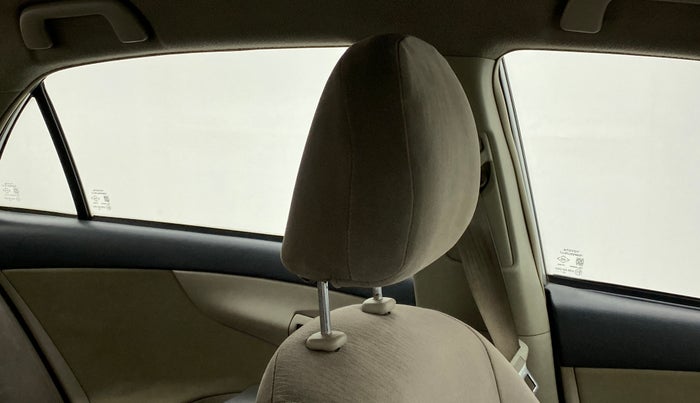 2012 Toyota Corolla Altis J, Petrol, Manual, 75,498 km, Front left seat (passenger seat) - Headrest adjuster not working