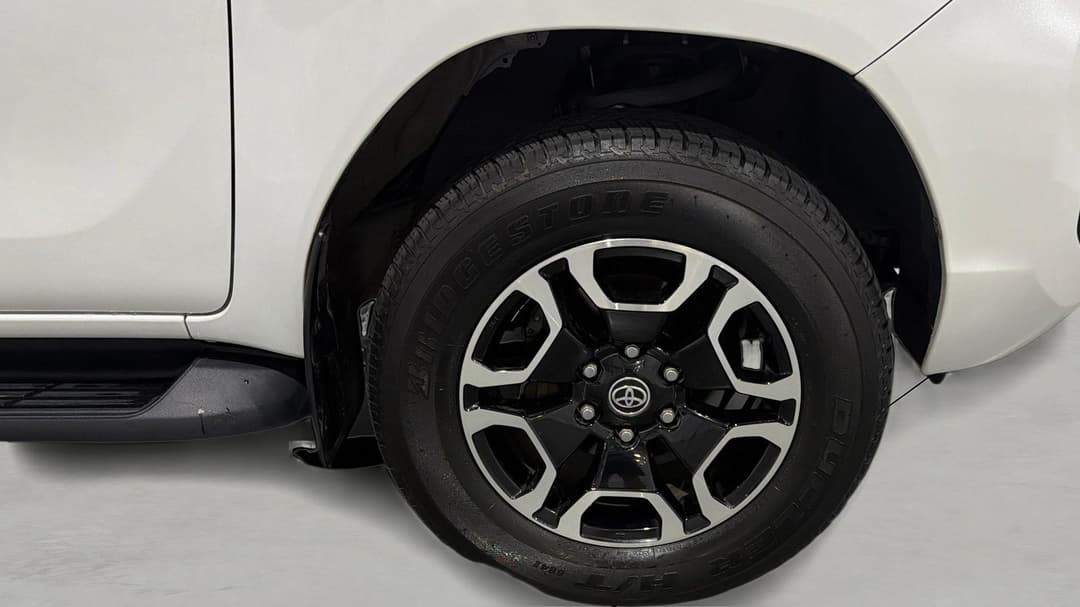 2022 Toyota Hilux Sr5 + Premium Interior (4x4), Automatic, 62239 km, Right Front Wheel