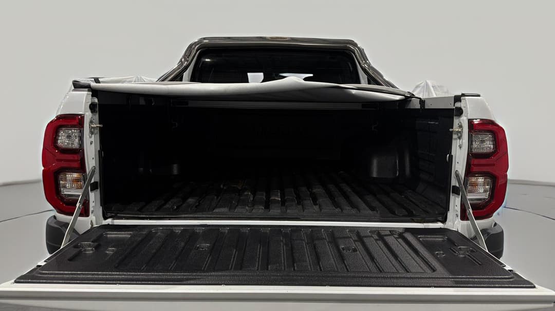 2022 Toyota Hilux Sr5 + Premium Interior (4x4), Automatic, 62239 km, Boot Inside View