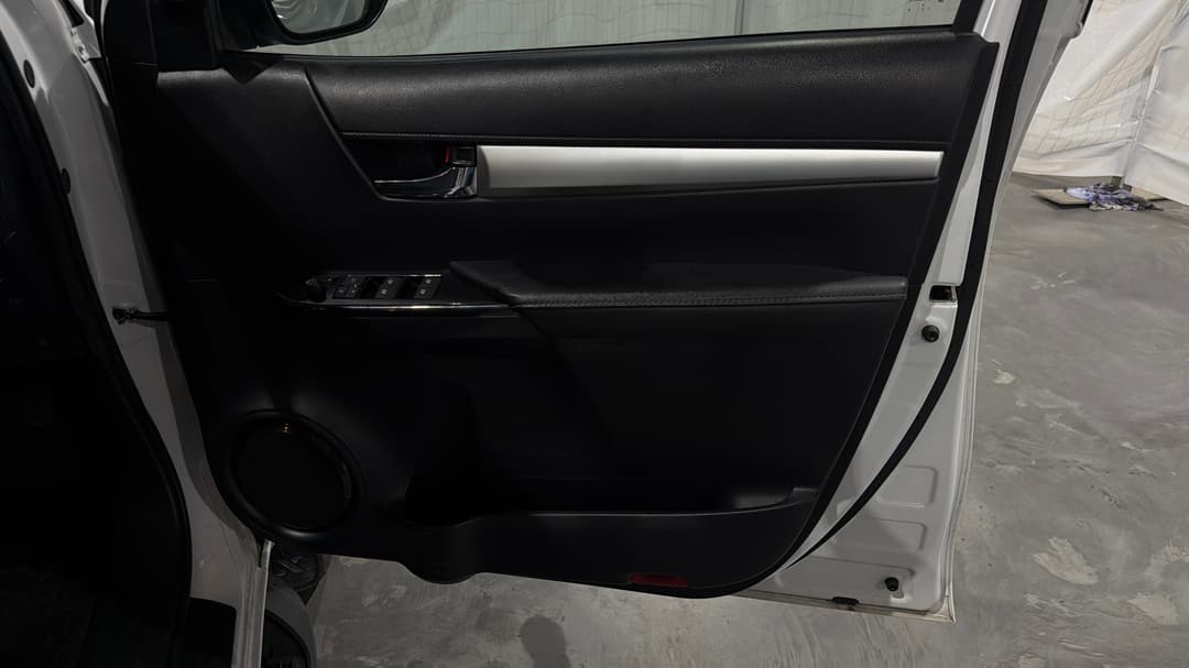 2022 Toyota Hilux Sr5 + Premium Interior (4x4), Automatic, 62239 km, Speaker View