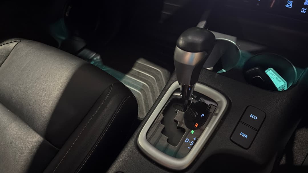 2022 Toyota Hilux Sr5 + Premium Interior (4x4), Automatic, 62239 km, Gear Lever 