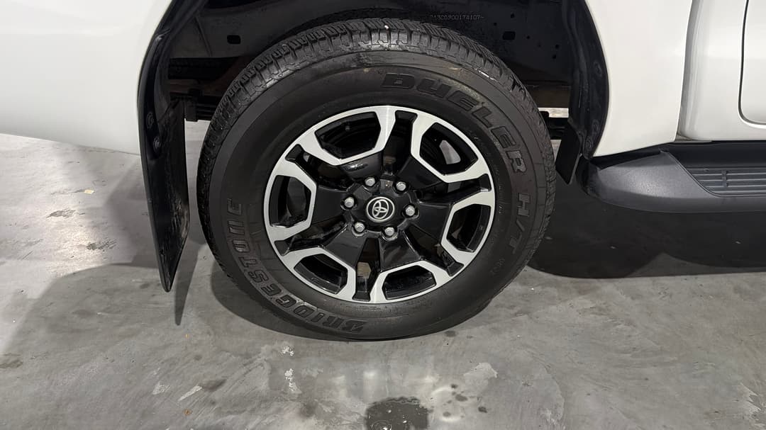 2022 Toyota Hilux Sr5 + Premium Interior (4x4), Automatic, 62239 km, Right Rear Wheel