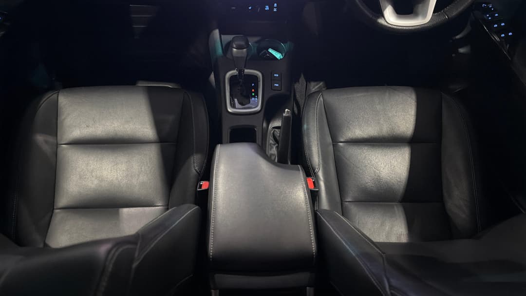 2022 Toyota Hilux Sr5 + Premium Interior (4x4), Automatic, 62239 km, Center Console