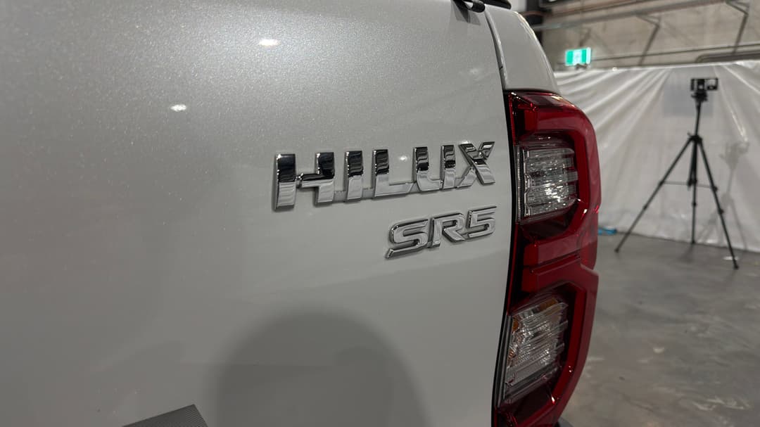 2022 Toyota Hilux Sr5 + Premium Interior (4x4), Automatic, 62239 km, Badge (Boot Right Side)