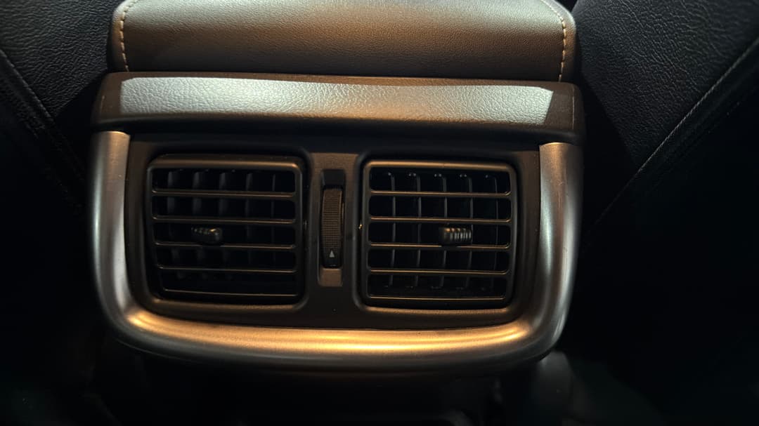 2022 Toyota Hilux Sr5 + Premium Interior (4x4), Automatic, 62239 km, Rear A/C Vent