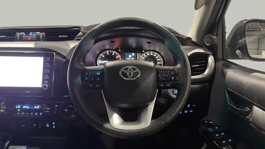 2022 Toyota Hilux Sr5 + Premium Interior (4x4), Automatic, 62239 km, Steering Wheel Close-up