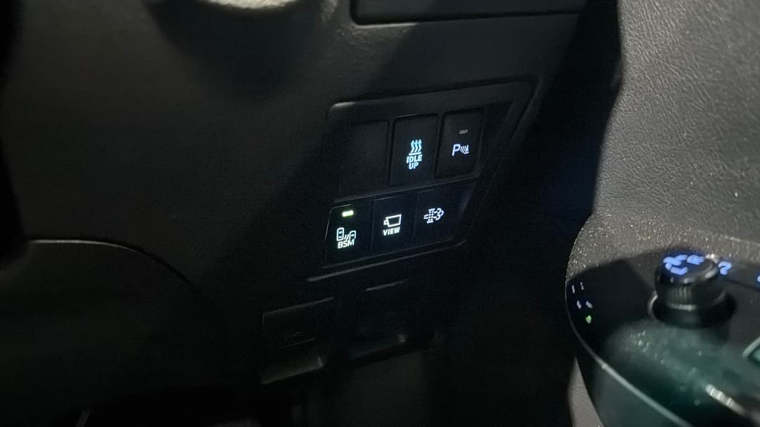 2022 Toyota Hilux Sr5 + Premium Interior (4x4), Automatic, 62239 km, Utility Switches/Buttons