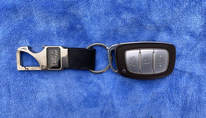 2015 Hyundai Grand i10 ASTA 1.2 AT VTVT, Petrol, Automatic, 50,265 km, Key Close Up