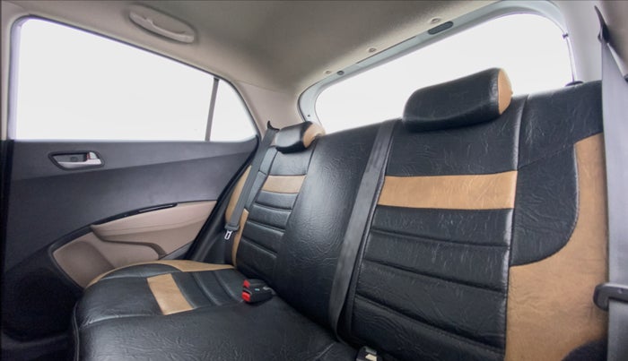 2015 Hyundai Grand i10 ASTA 1.2 AT VTVT, Petrol, Automatic, 50,265 km, Right Side Rear Door Cabin