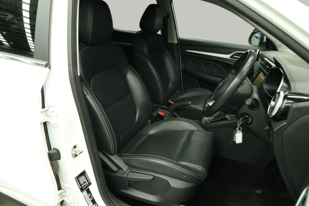 2021 MG ZS Excite, Automatic, 55459 km, Right Side Front Door Cabin View
