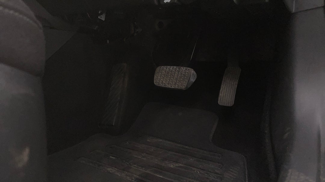 2019 Holden Commodore Lt (5yr), Automatic, 55014 km, Pedals and Footmat