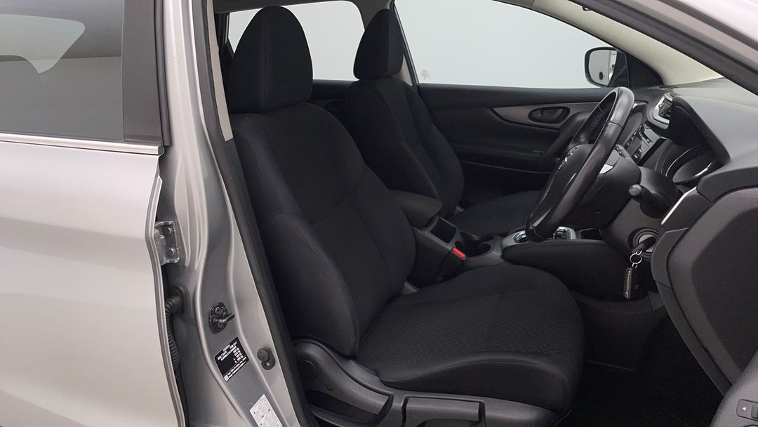 2017 Nissan Qashqai St, Automatic, 86217 km, Right Side Front Door Cabin View
