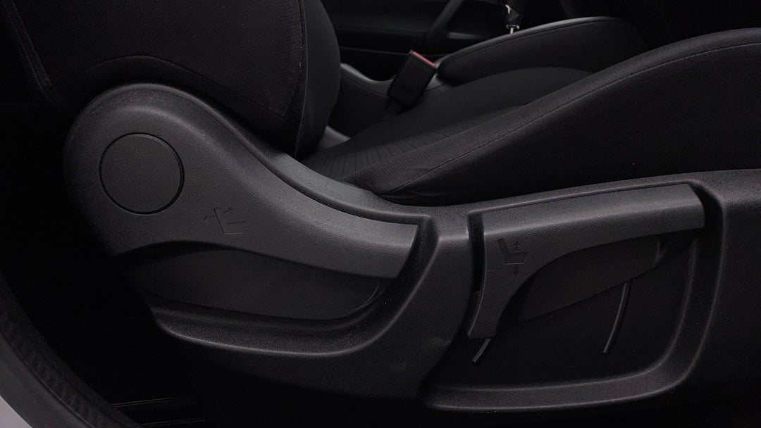 2017 Nissan Qashqai St, Automatic, 86217 km, Drivers Side Adjustment Panel