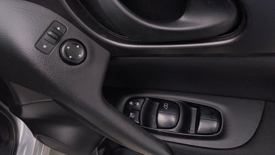 2017 Nissan Qashqai St, Automatic, 86217 km, Drivers Side Door Panel Controls