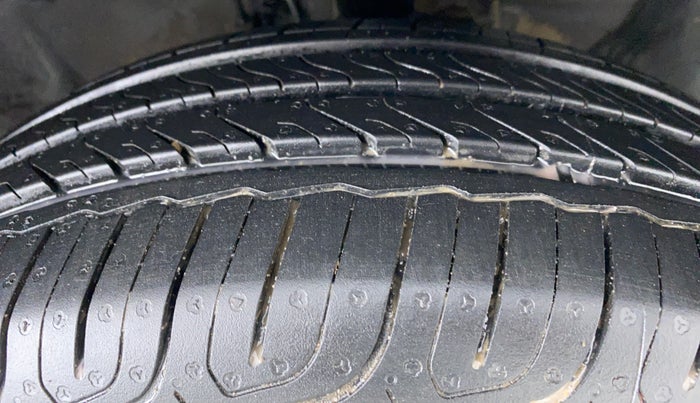2015 Hyundai Elite i20 MAGNA 1.2, Petrol, Manual, 44,554 km, Right Front Tyre Tread