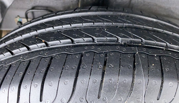 2015 Hyundai Elite i20 MAGNA 1.2, Petrol, Manual, 44,554 km, Right Rear Tyre Tread