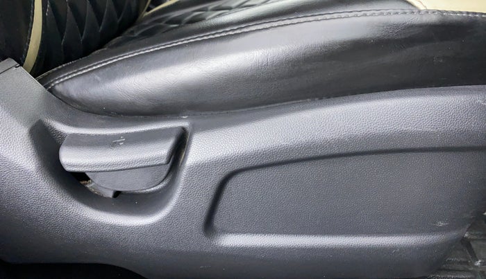 2015 Hyundai Elite i20 MAGNA 1.2, Petrol, Manual, 44,554 km, Driver Side Adjustment Panel