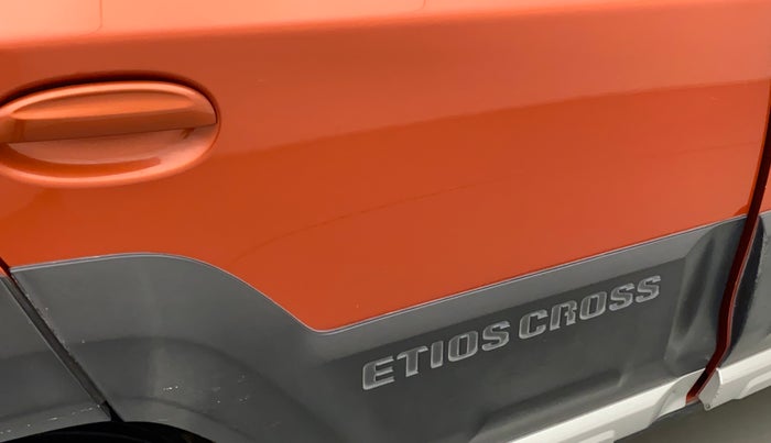 2014 Toyota Etios CROSS 1.2 G, Petrol, Manual, 47,055 km, Right rear door - Minor scratches