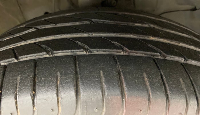 2015 Honda City V MT PETROL, Petrol, Manual, 57,094 km, Right Front Tyre Tread