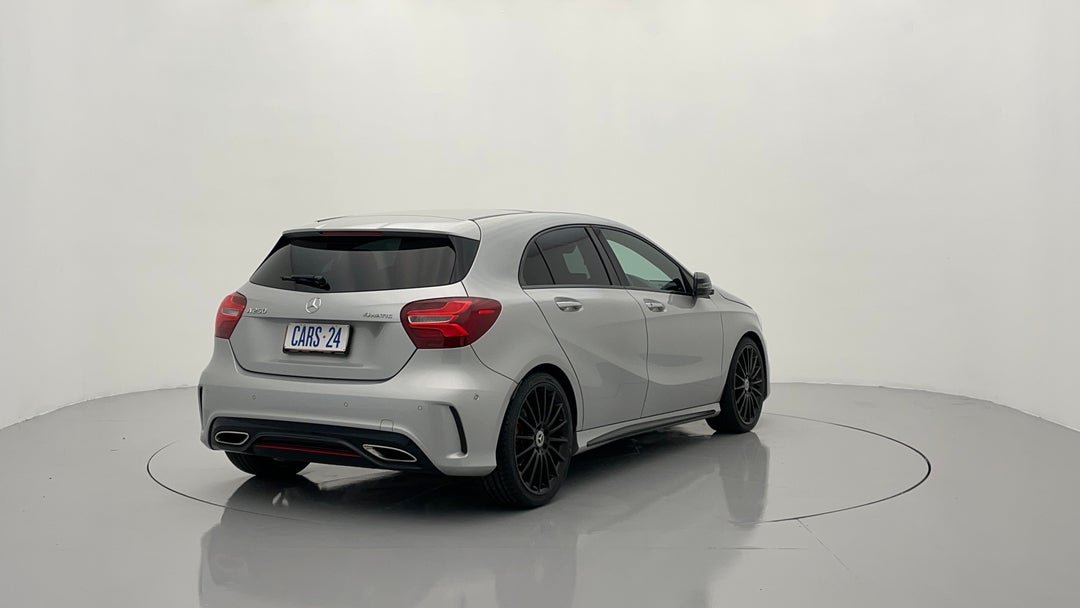 Right Back Diagonal (45- Degree) View