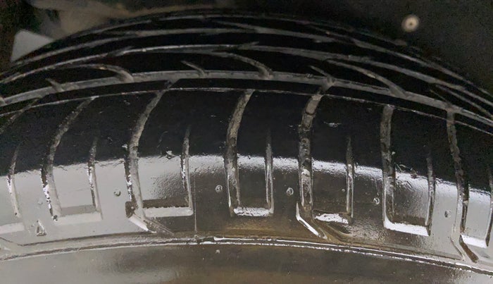 2018 Mahindra MARAZZO M8 7 STR, Diesel, Manual, 75,436 km, Right Rear Tyre Tread