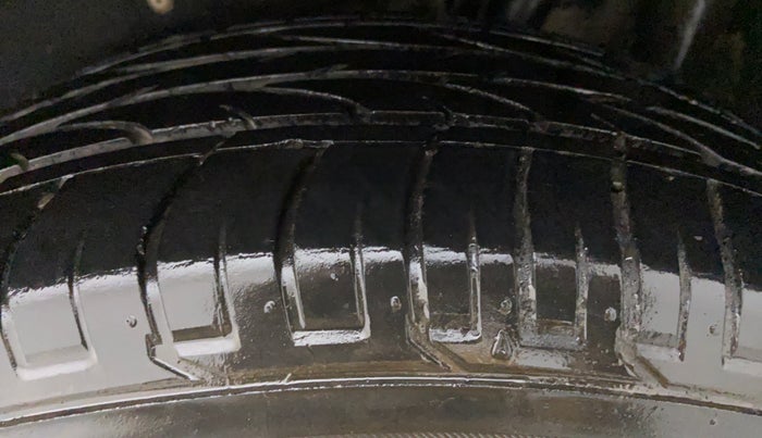 2018 Mahindra MARAZZO M8 7 STR, Diesel, Manual, 75,436 km, Left Front Tyre Tread