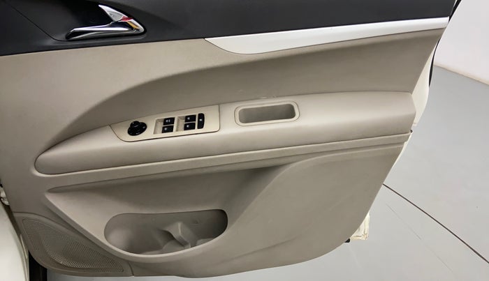 2018 Mahindra MARAZZO M8 7 STR, Diesel, Manual, 75,436 km, Driver Side Door Panels Control