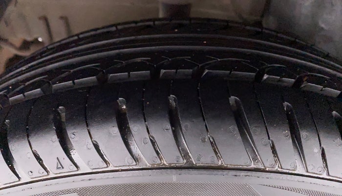 2014 Tata Bolt XT REVOTRON, Petrol, Manual, 61,779 km, Right Rear Tyre Tread