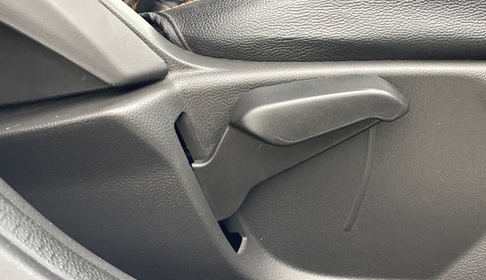 2019 Ford FREESTYLE TITANIUM 1.2 TI-VCT MT, Petrol, Manual, 33,538 km, Driver Side Adjustment Panel