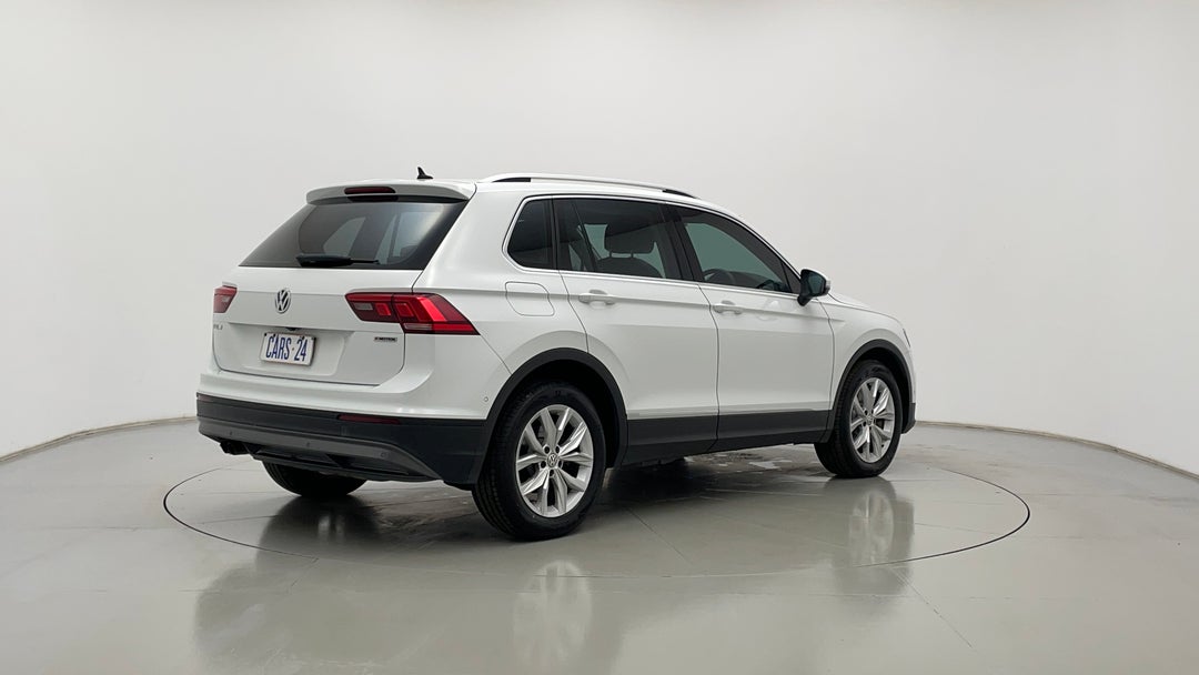 Right Back Diagonal (45- Degree) View