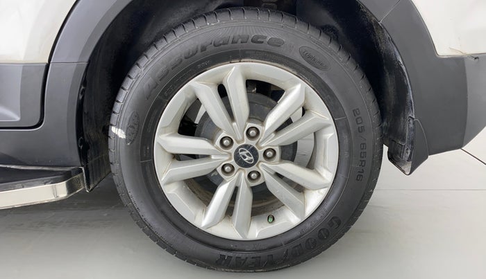 2016 Hyundai Creta 1.6 SX PLUS PETROL, Petrol, Manual, 1,00,206 km, Left Rear Wheel