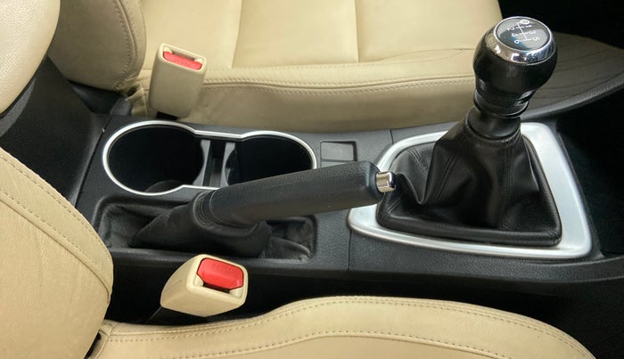 2019 Toyota Corolla Altis GL PETROL, Petrol, Manual, 55,896 km, Gear Lever