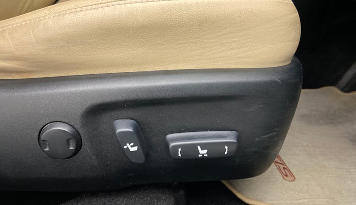 2019 Toyota Corolla Altis GL PETROL, Petrol, Manual, 55,896 km, Driver Side Adjustment Panel
