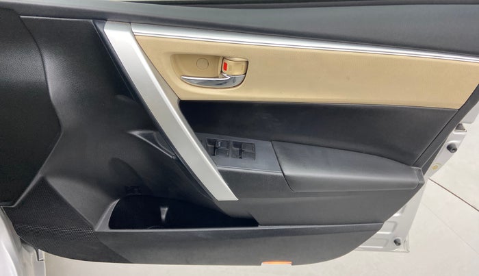 2019 Toyota Corolla Altis GL PETROL, Petrol, Manual, 55,896 km, Driver Side Door Panels Control