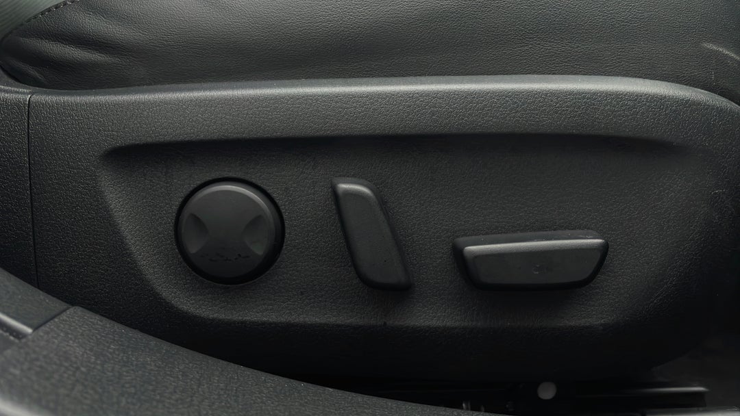 2019 Mazda Mazda3 G20 Touring, Automatic, 24638 km, Drivers Side Adjustment Panel