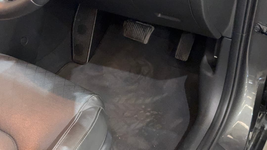 2023 Hyundai i30 Elite, Automatic, 23501 km, Pedals and Footmat