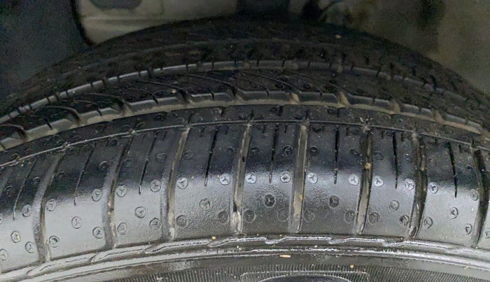 2014 Hyundai Elite i20 ASTA 1.2, Petrol, Manual, 68,377 km, Left Front Tyre Tread