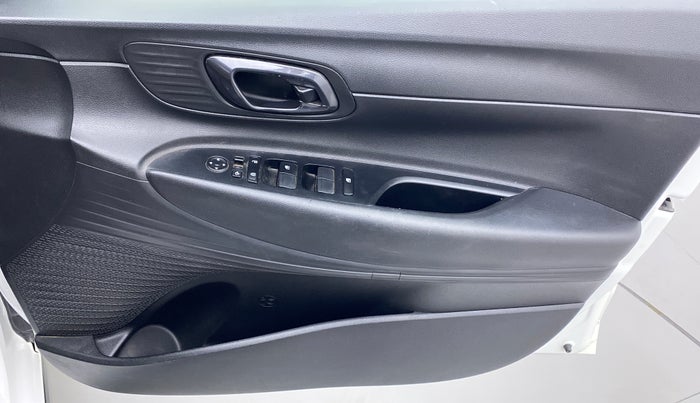 2021 Hyundai NEW I20 SPORTZ 1.2 MT, Petrol, Manual, 12,608 km, Driver Side Door Panels Control