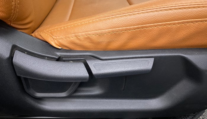 2021 Hyundai NEW I20 SPORTZ 1.2 MT, Petrol, Manual, 12,608 km, Driver Side Adjustment Panel