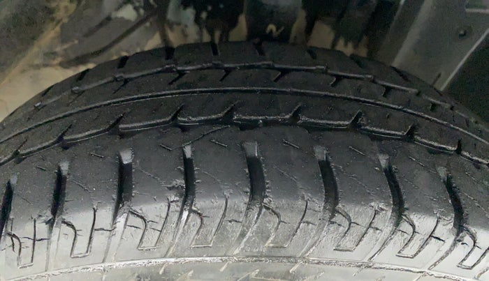 2014 Datsun Go A, Petrol, Manual, 47,422 km, Right Front Tyre Tread