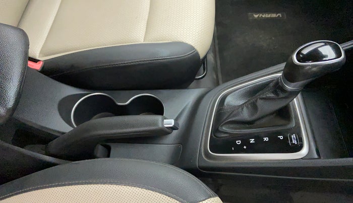 2019 Hyundai Verna 1.6 SX VTVT AT (O), Petrol, Automatic, 25,263 km, Gear Lever