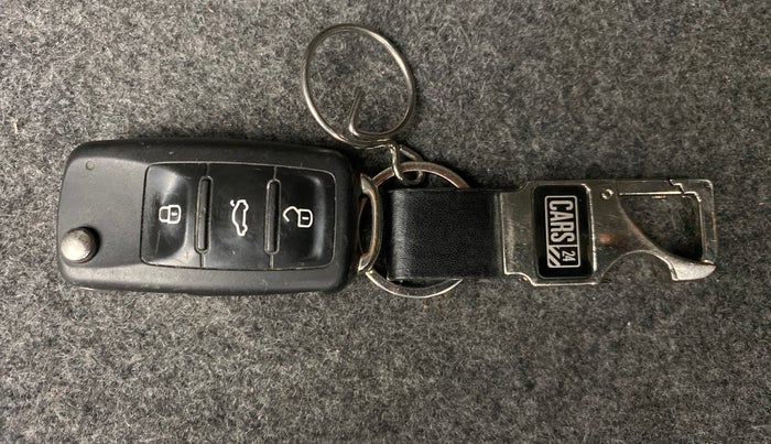 2017 Volkswagen Ameo COMFORTLINE 1.2, Petrol, Manual, 35,580 km, Key Close Up