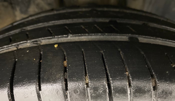 2016 Datsun Redi Go S, Petrol, Manual, 51,494 km, Right Front Tyre Tread
