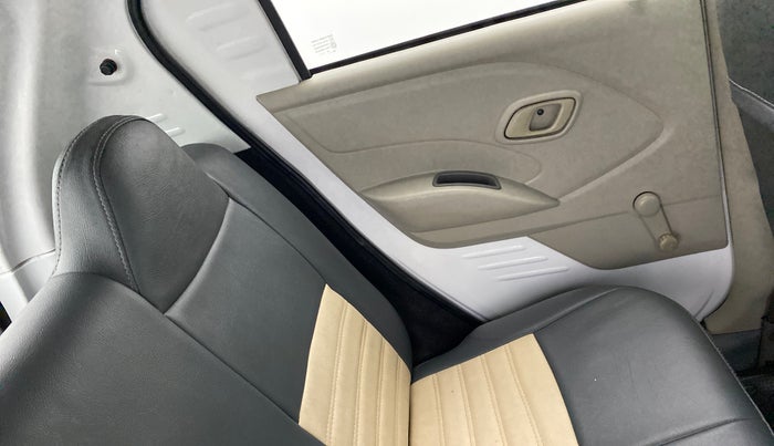 2016 Datsun Redi Go S, Petrol, Manual, 51,494 km, Second-row left seat - Seat Belt Missing