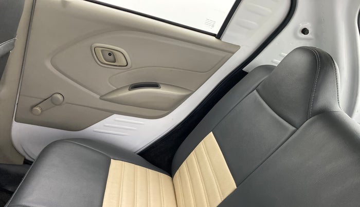 2016 Datsun Redi Go S, Petrol, Manual, 51,494 km, Second-row right seat - Seat Belt Missing