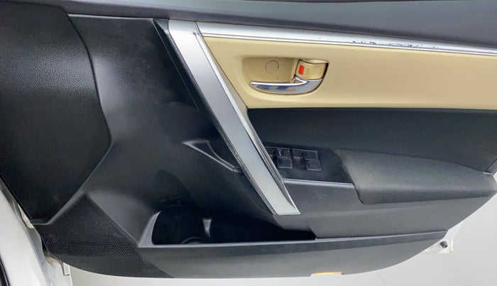 2018 Toyota Corolla Altis G, Petrol, Manual, 54,068 km, Driver Side Door Panels Control