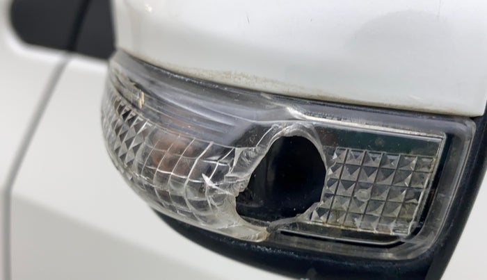 2018 Toyota Corolla Altis G, Petrol, Manual, 54,068 km, Left rear-view mirror - Indicator light has minor damage
