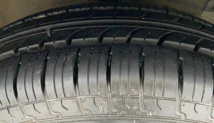 2013 Maruti Swift Dzire VXI, Petrol, Manual, 59,301 km, Right Front Tyre Tread