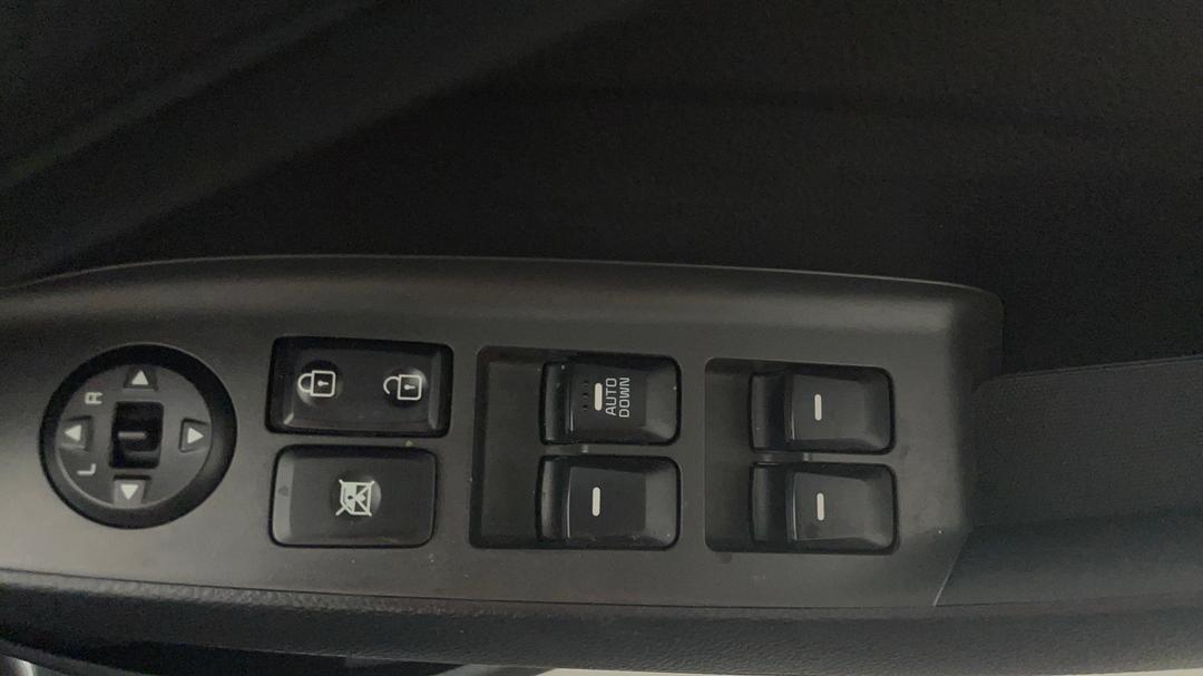 2017 Kia Cerato Sport, Automatic, 98865 km, Drivers Side Door Panel Controls