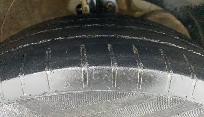 2018 Maruti Swift ZDI +, Diesel, Manual, 58,437 km, Right Front Tyre Tread